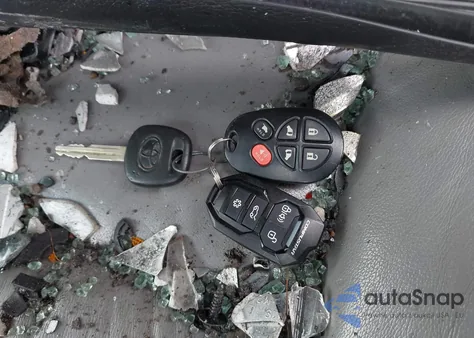 2007 Toyota Sienna Xle z USA, uszkodzony, nr VIN 5TDZK22C27S074919